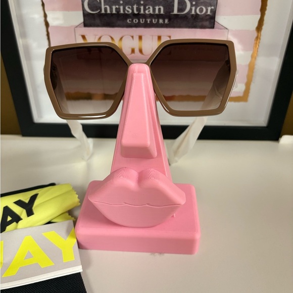 Quay Australia Hotel Lobby Oversized Square Sunglasses in Doe Brown - Picture 2 of 11